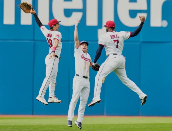 Cleveland pulls ahead of White Sox in Central